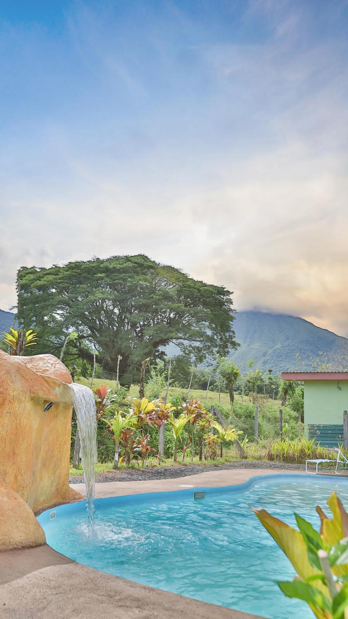 Chongos Place Hotel La Fortuna Kültér fotó